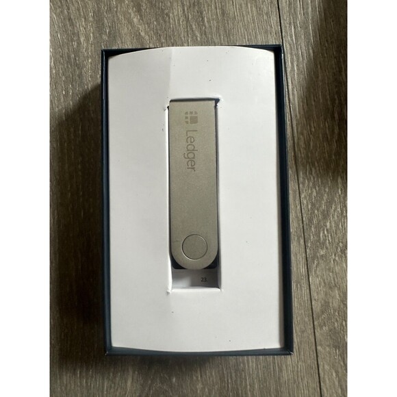 Ledger - Nano X Crypto Hardware Wallet - Picture 3 of 3